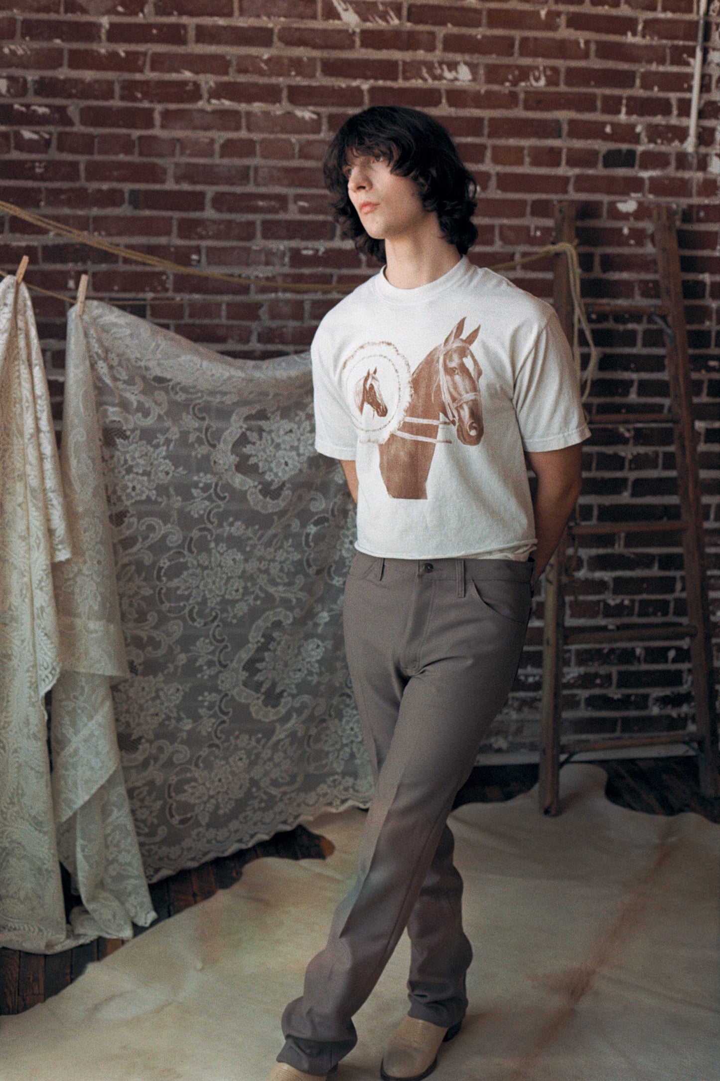 STUD, a cropped tee